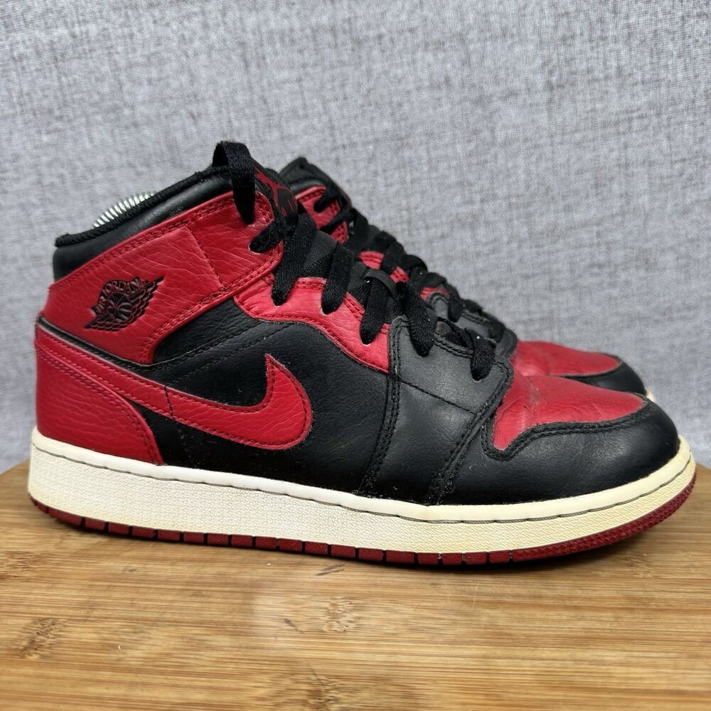 Nike Air Jordan 1 Mid Banned Bred GS Youth Size 6.5 Y Shoes Sneakers